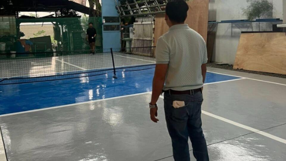 1v1 at EVP Squared pickleball court