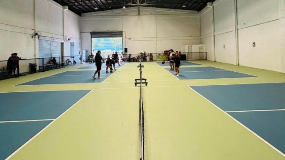 PaddleHub in Consolacion Cebu - front view of 3 courts - open door showing SM Consolacion